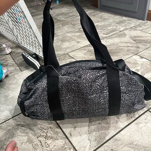 Lululemon fast track duffel